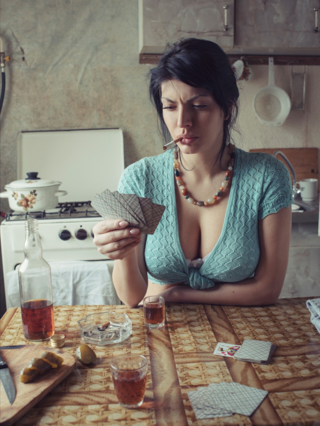 Девушка проиграла и разделась