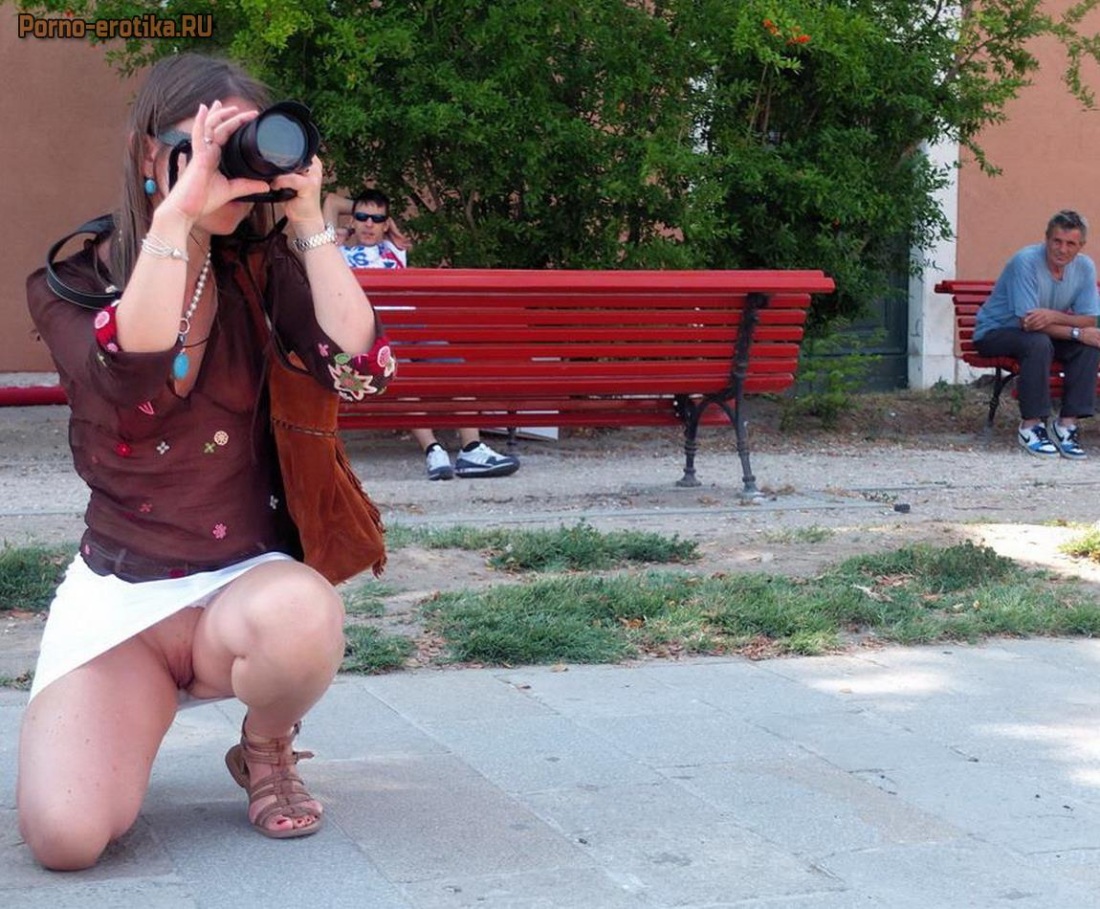 Случайно засветила без трусов