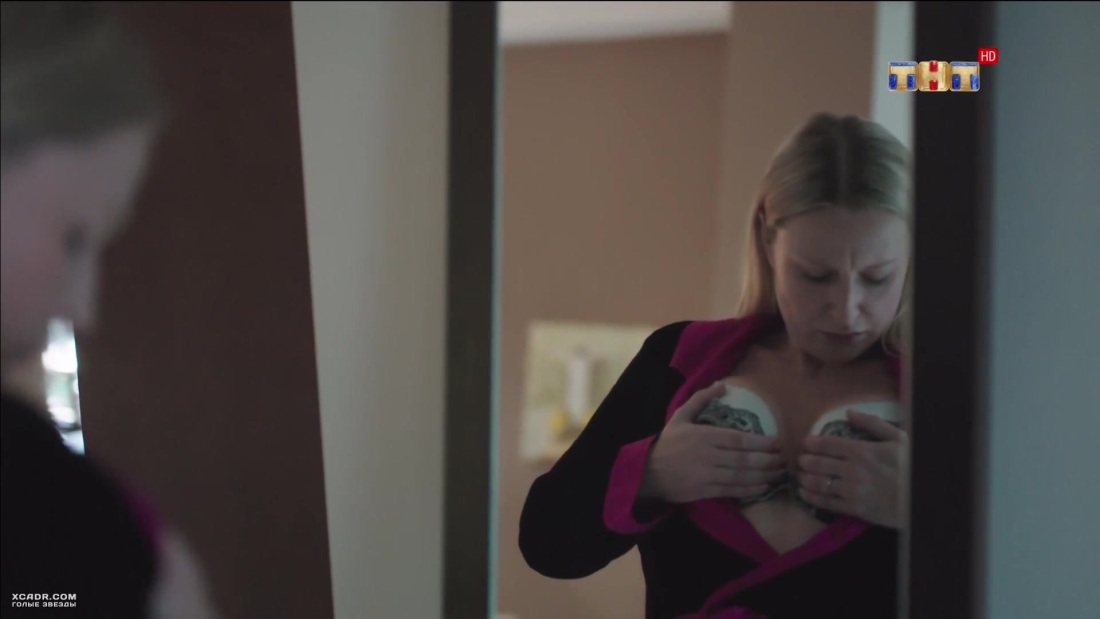 Голая в соломенной шляпе