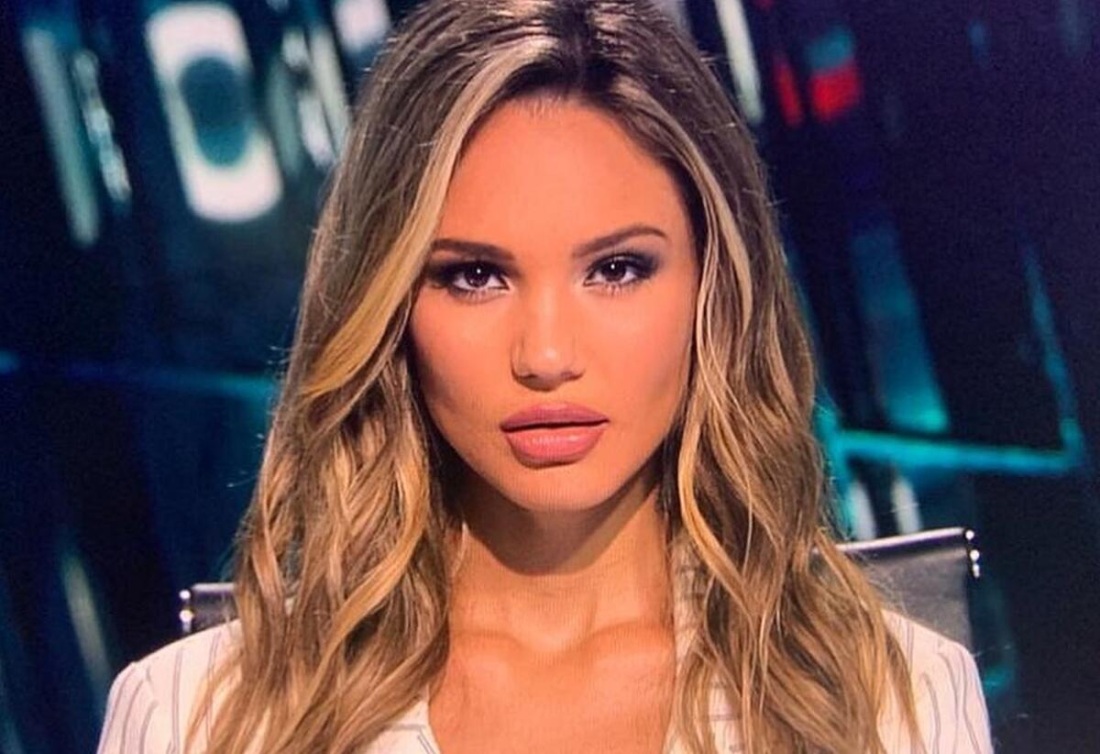 Яна Ромашкина ведущая