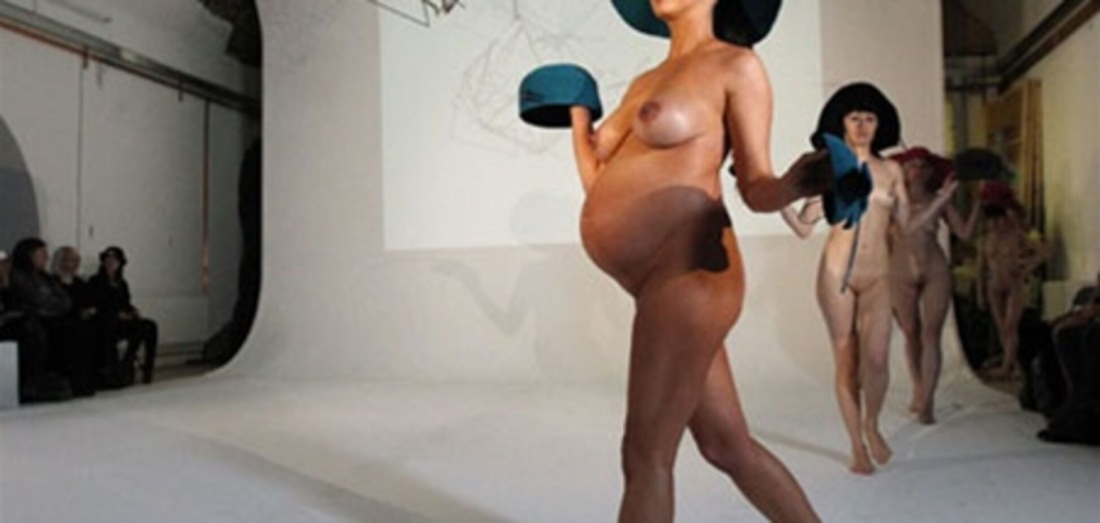 Laura Orsolya голая в полный рост