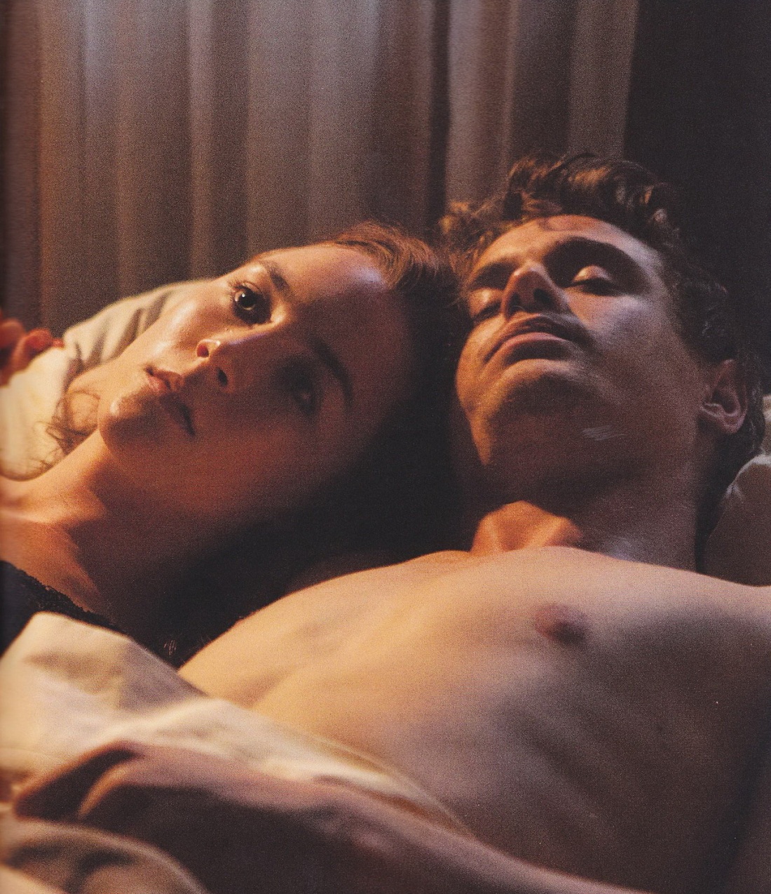 Макс Айронс голый