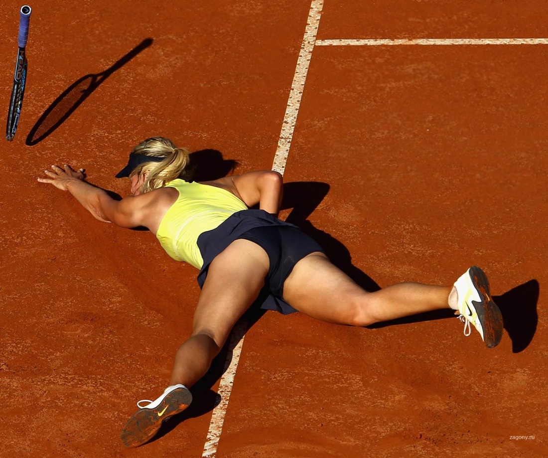 Пинки Джун голая теннисном корте