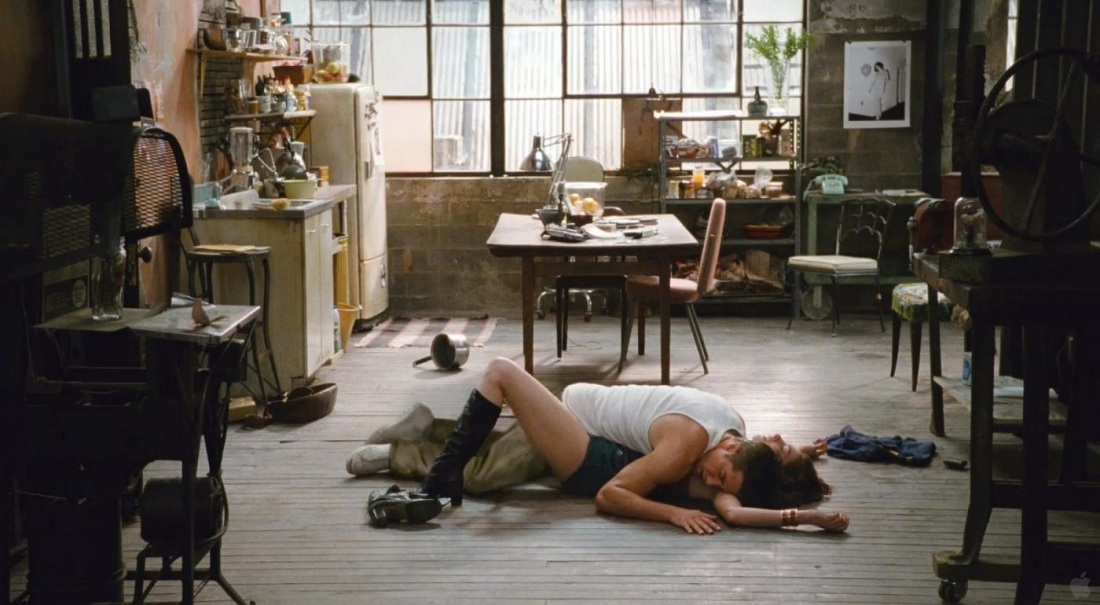 Сначала на уроках литературы нас учат придумывать на ровном месте