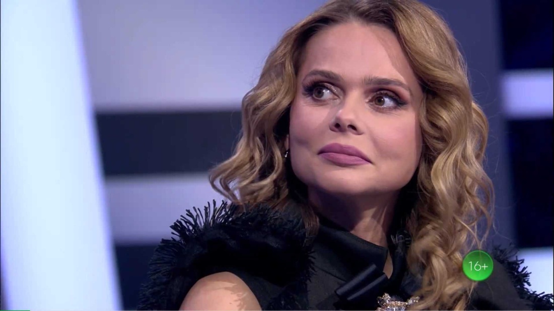 Ксения Новикова блестящие горячие фото