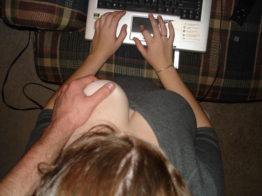 Комната с компьютером арт