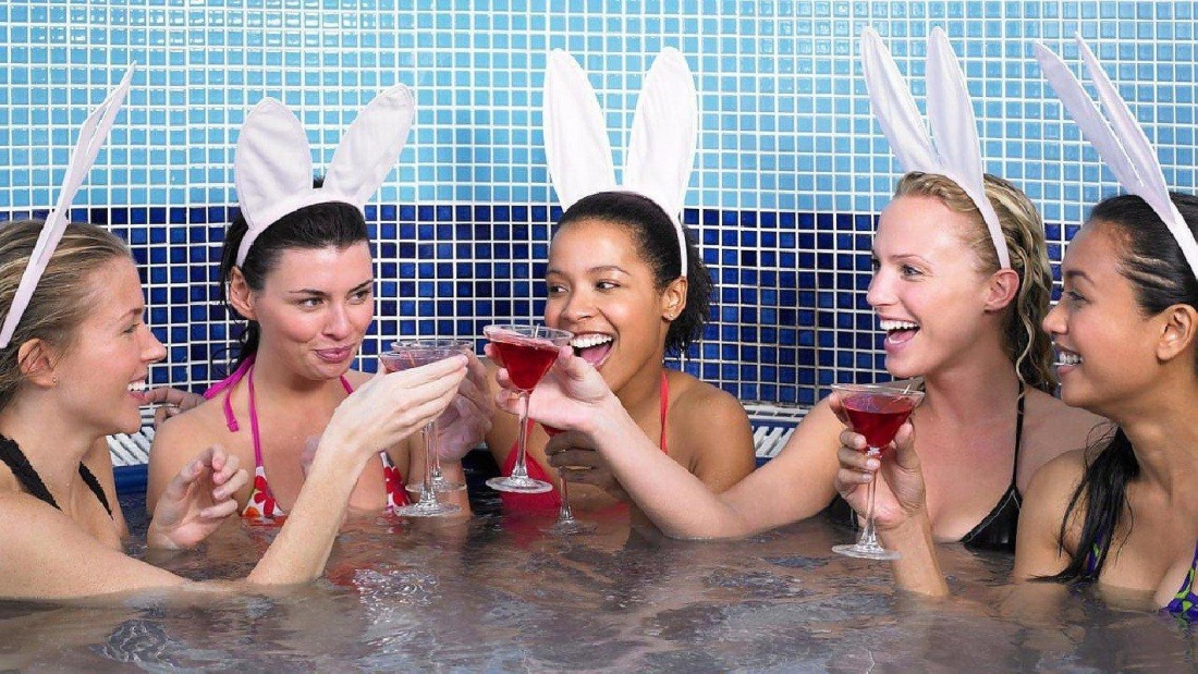 С двумя мужчинами в сауне