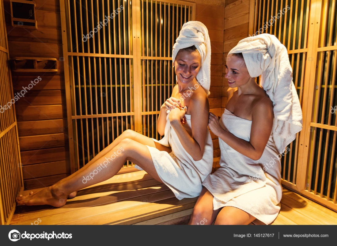 Взрослые девушки в бане