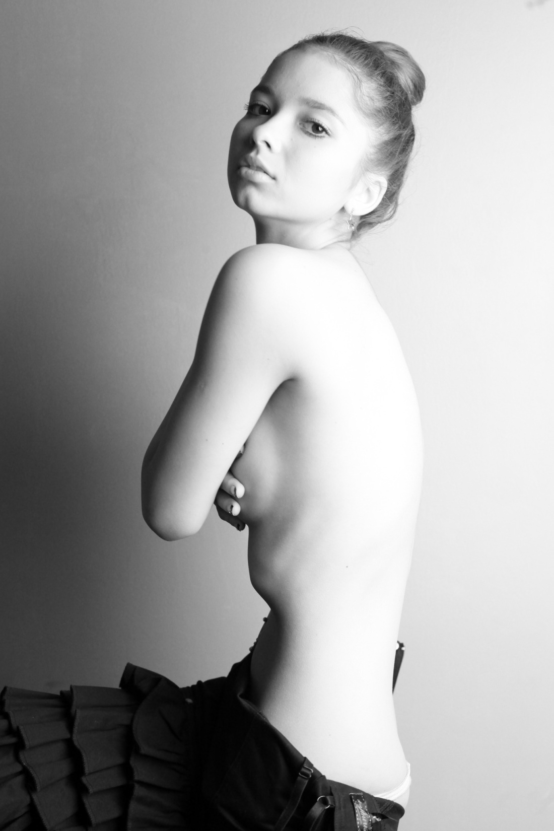 Мария Рябушкина на природе голая