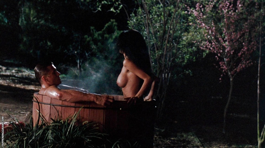 Эротические сцены Тиа Каррере