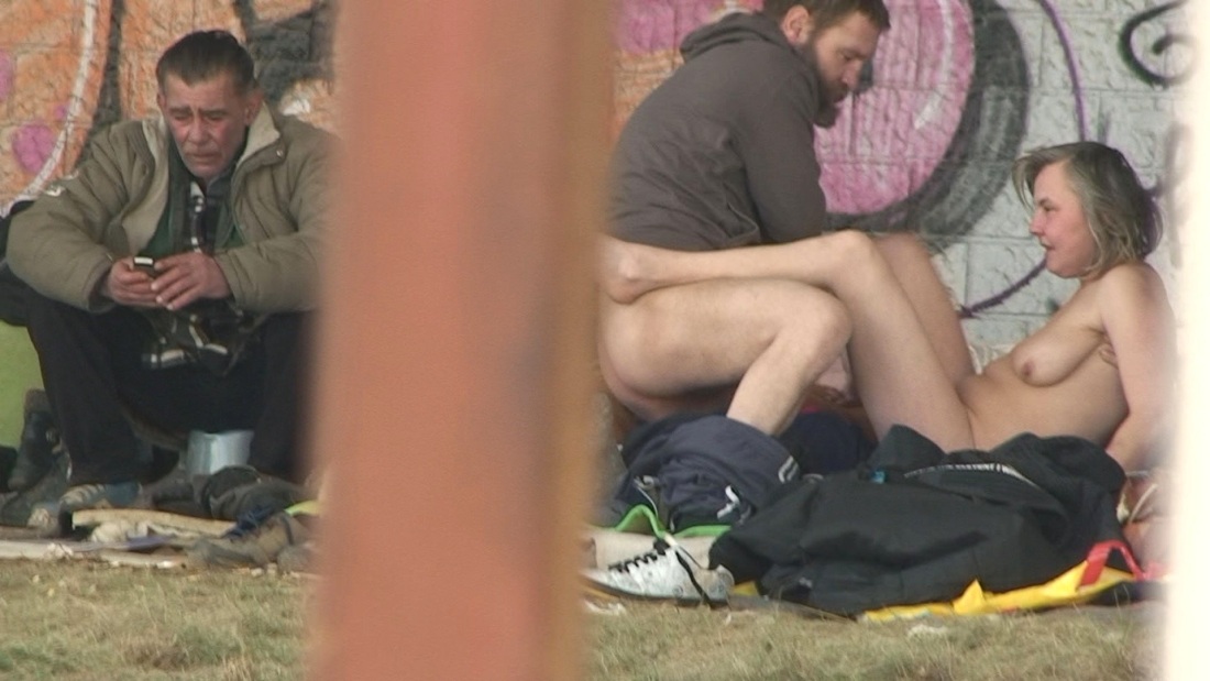 Голые зрелые бабы зимой