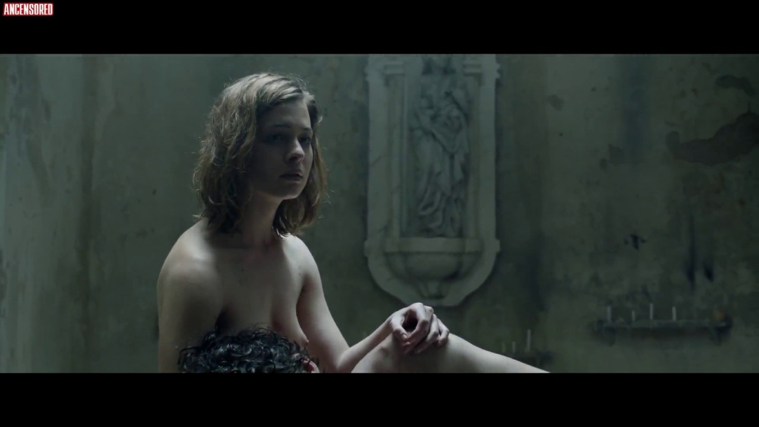 Софья Лебедева актриса грудь