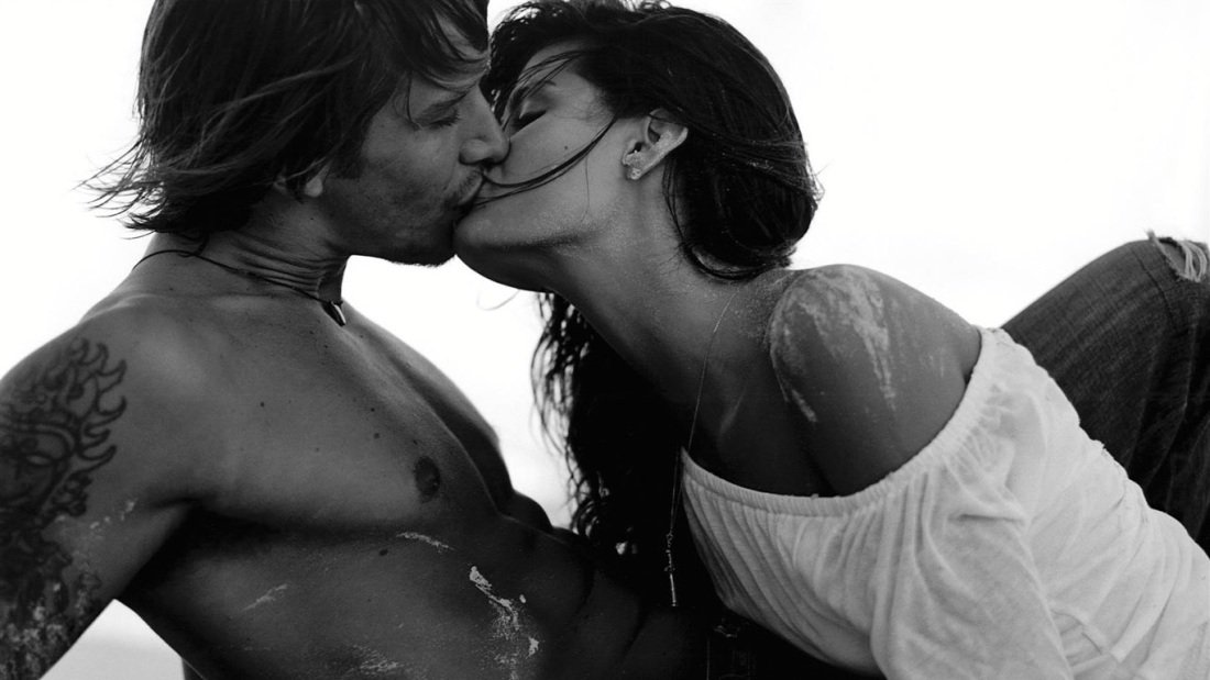 Страстный поцелуй