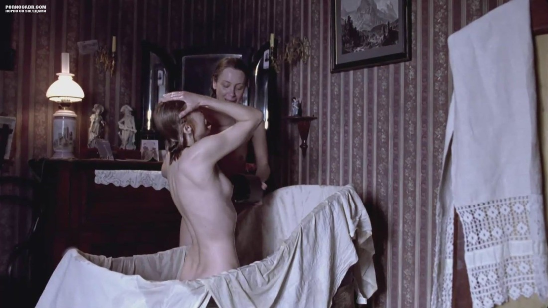 Лайма Вайкуле в молодости в купальнике