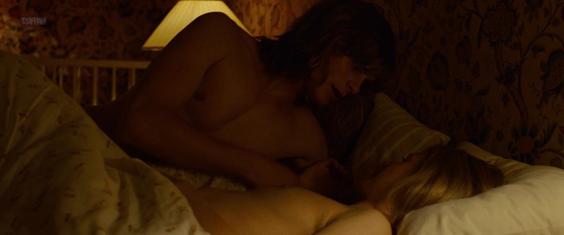 Ханна Бинке топлесс