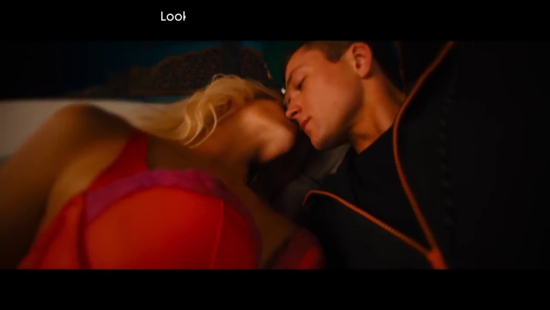 Голые женские попки сверху