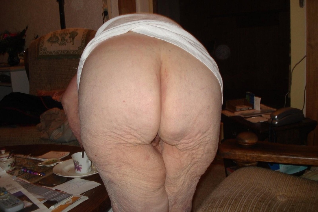 Большая целюлитная задница