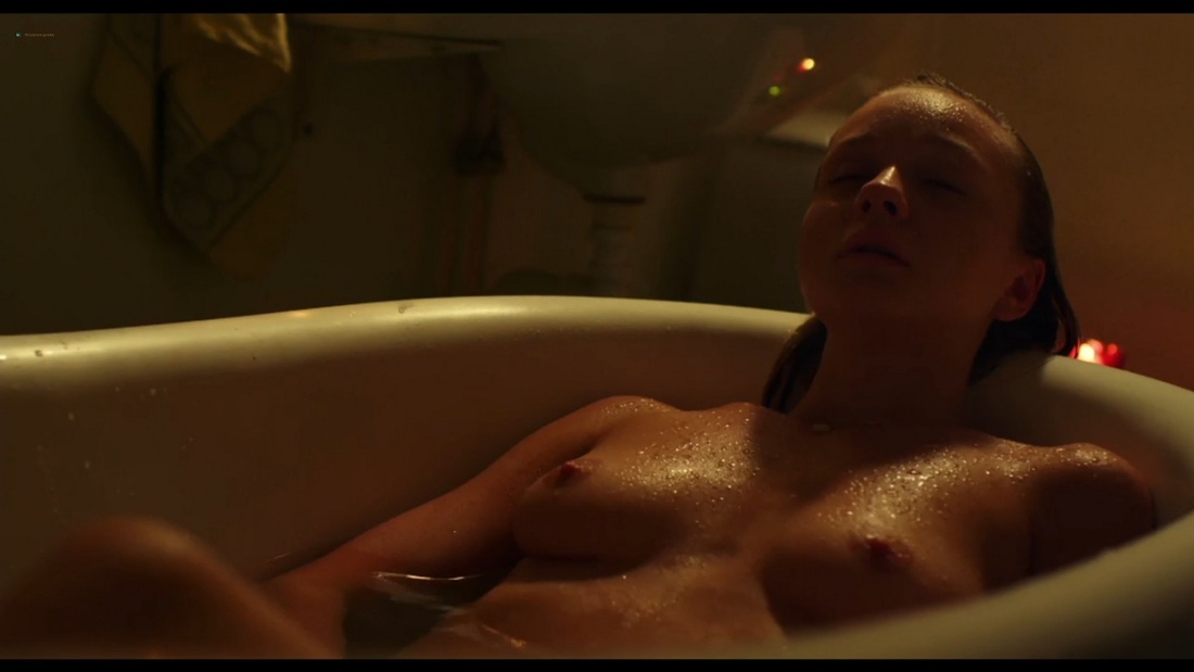 Ана де Армас голая в фильме