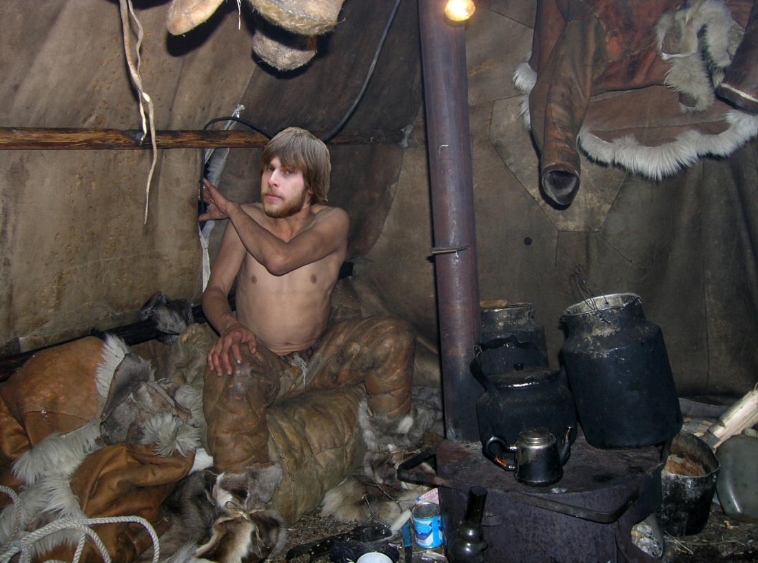 Голые бабы в зимних шубах