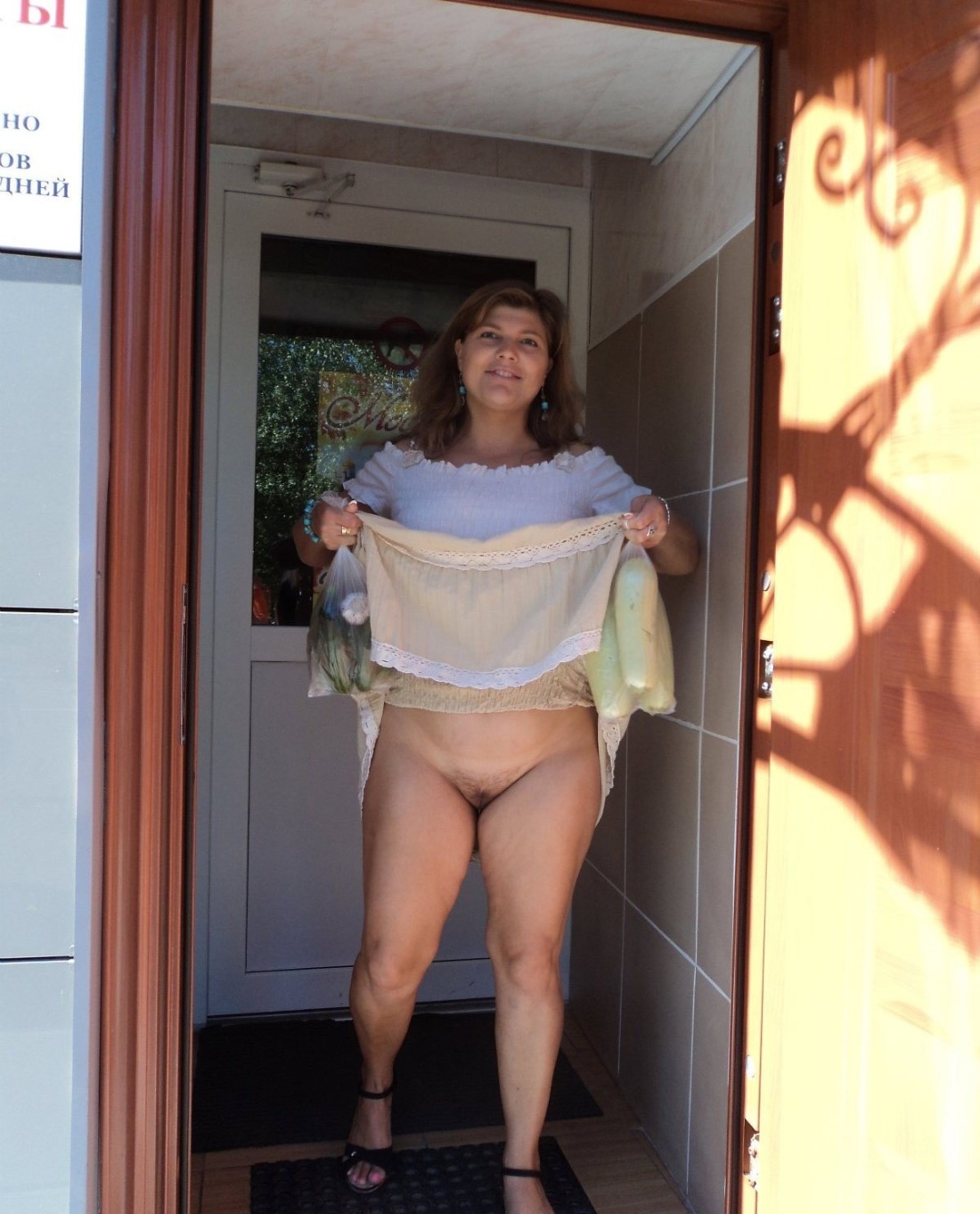 Взрослые дамы с голым низом