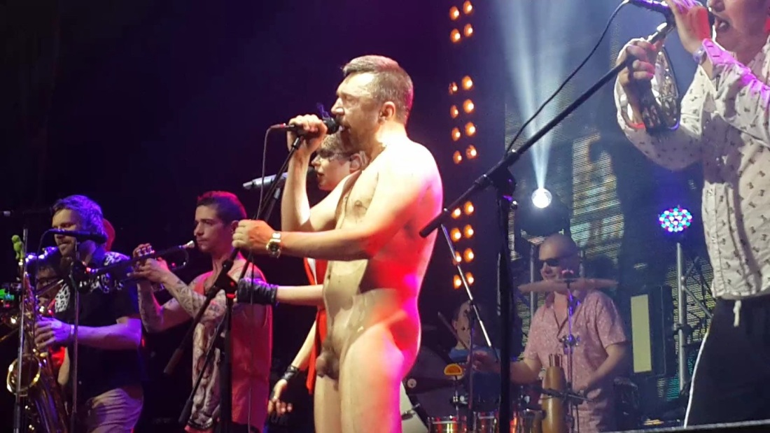 Ева Элфи на лабутенах