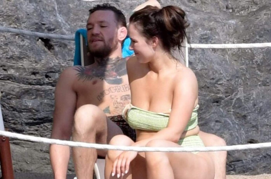 Дин Девлин жена Конора МАКГРЕГОРА В купальнике