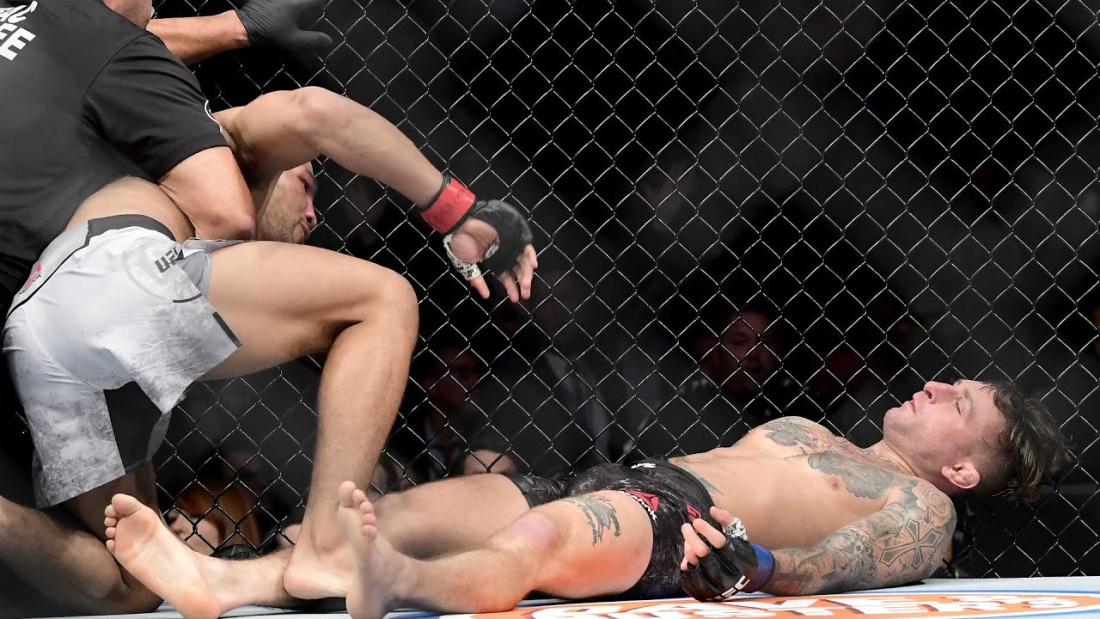 Женщина соблазняет мужчину