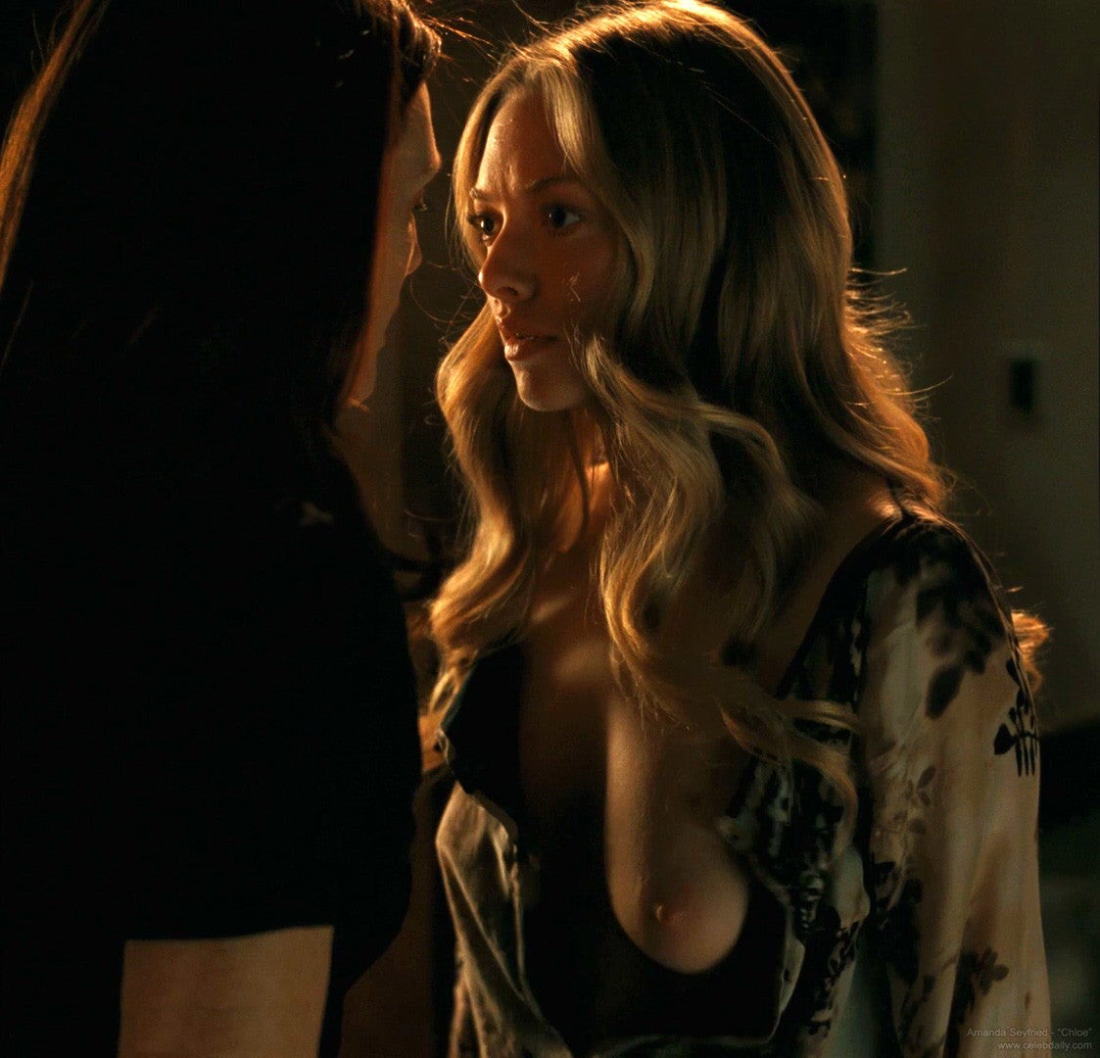 Аманда Сейфрид грудь