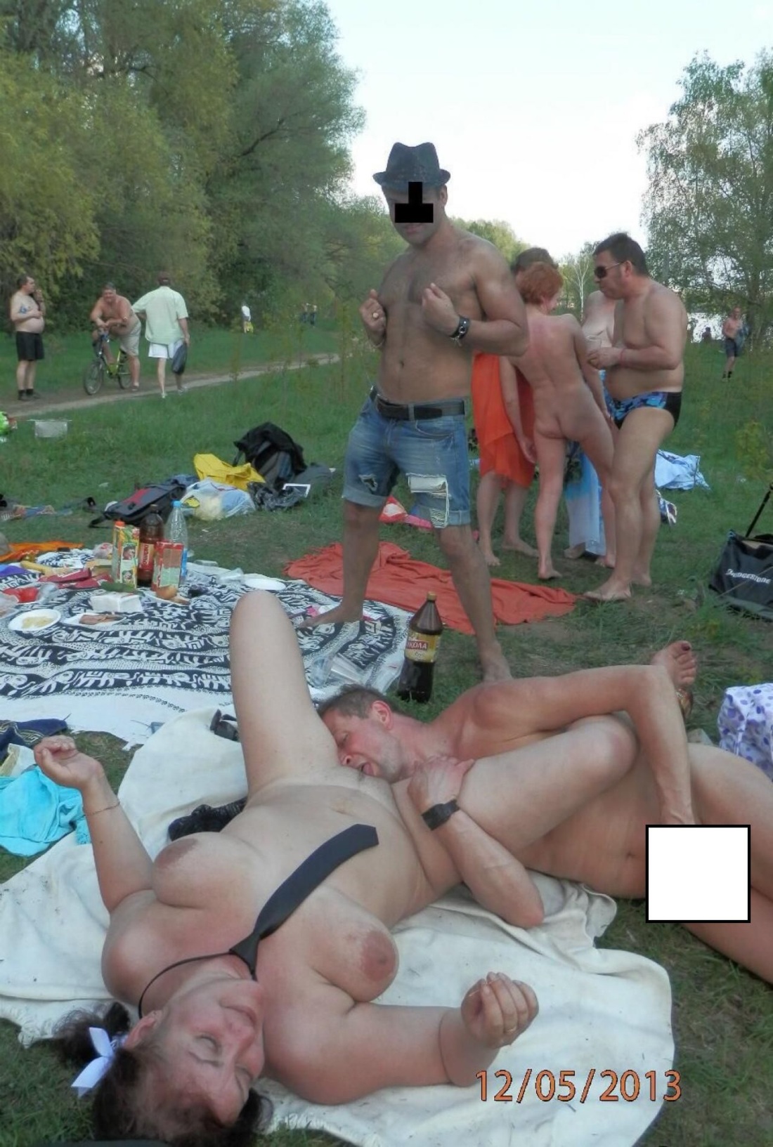 Голые девчонки на шашлыках