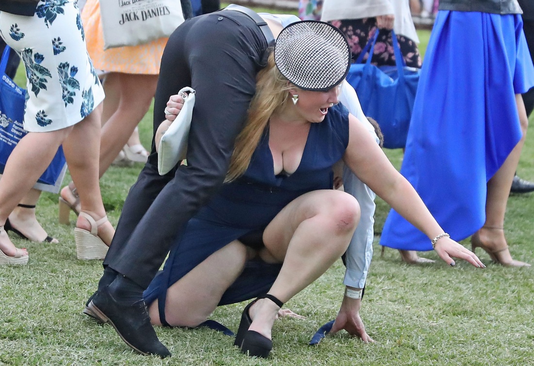 Красивые женщины в купели