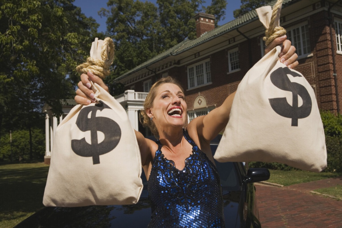 Женщина с мешком денег