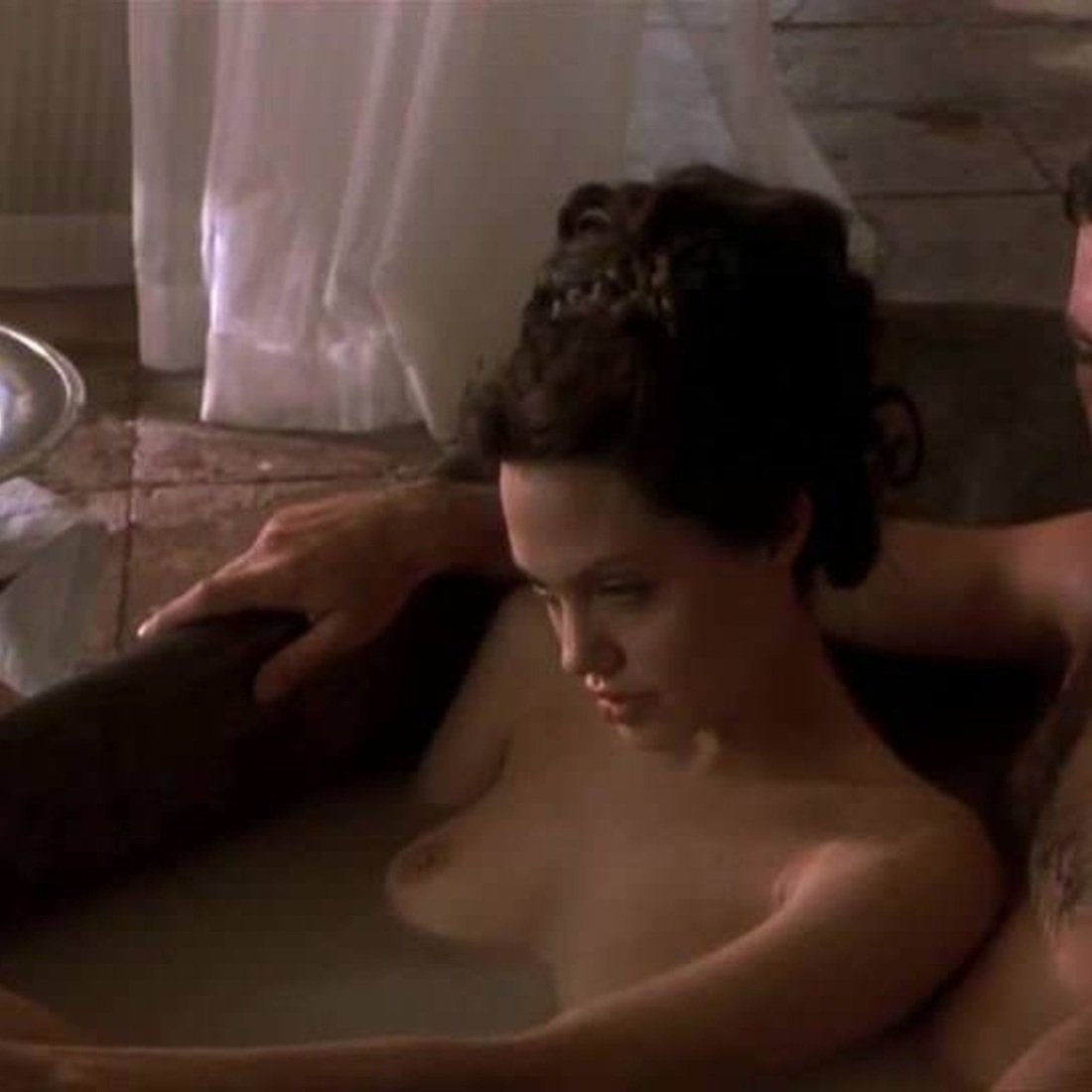 Анджелина Джоли голая в фильмах