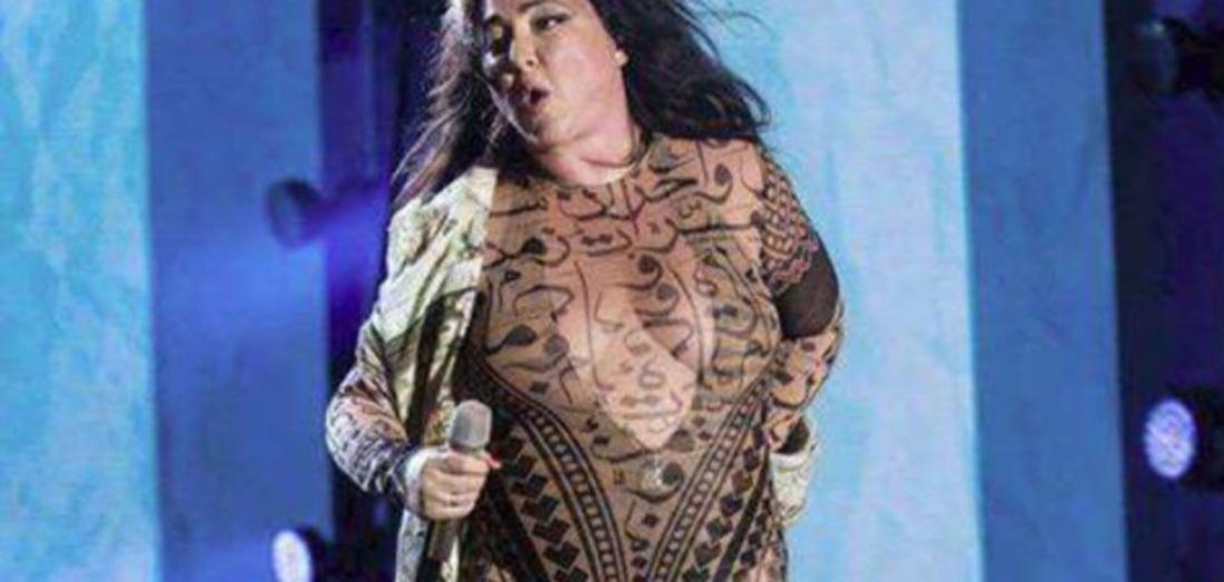 Маленькие дряблые сиськи в растяжках