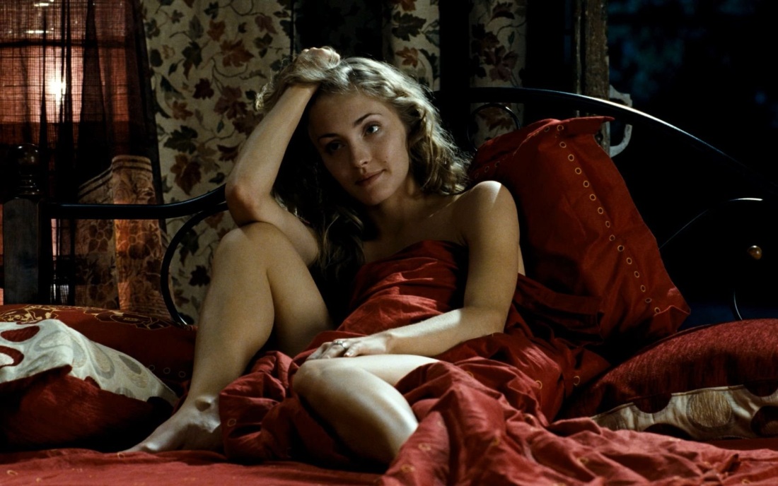 Анна Казючиц в фильме Юленька