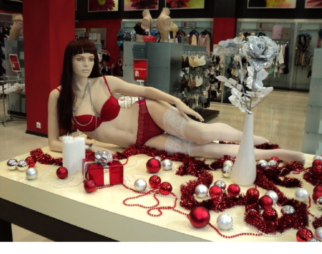 Витрина магазина сексшопа