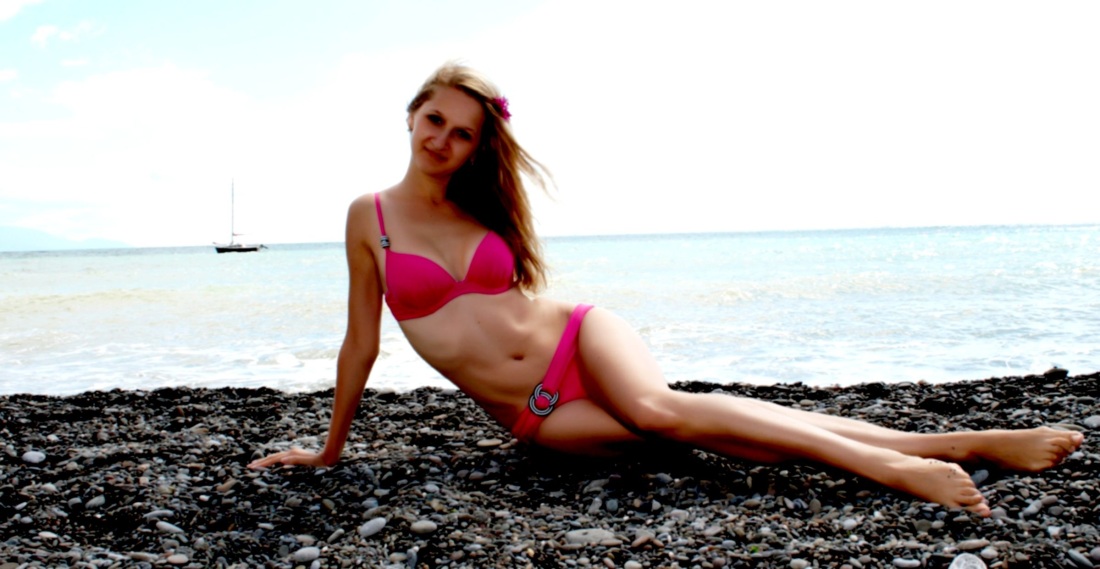 Анастасия Баранник в купальнике