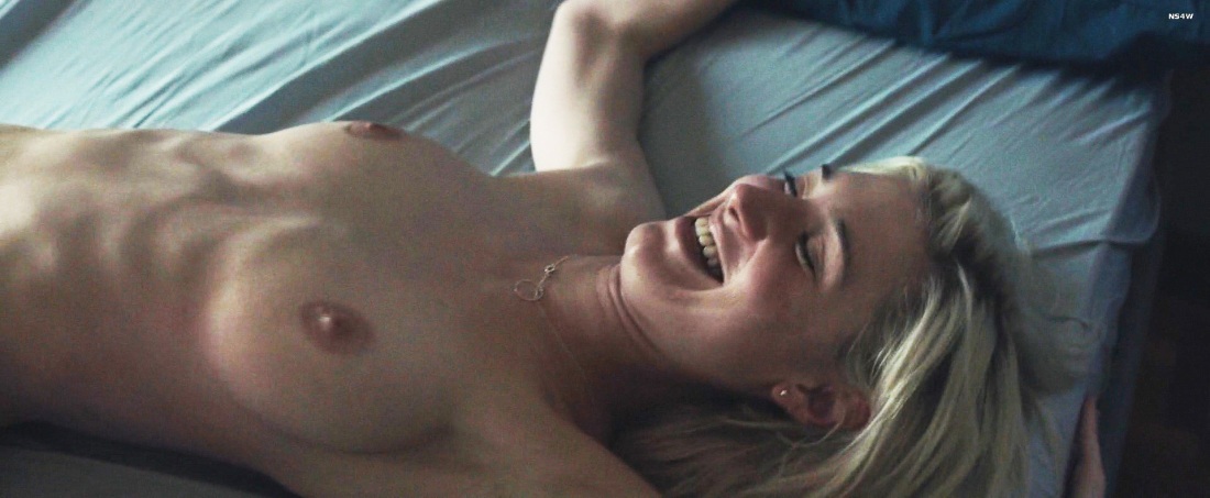 Элизабет Дебики сцены ню