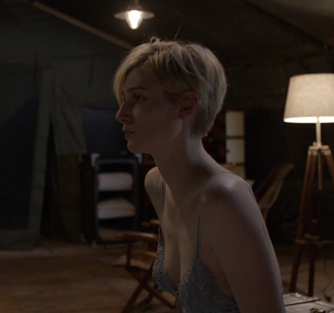 Том Хиддлстон ночной администратор постельные сцены