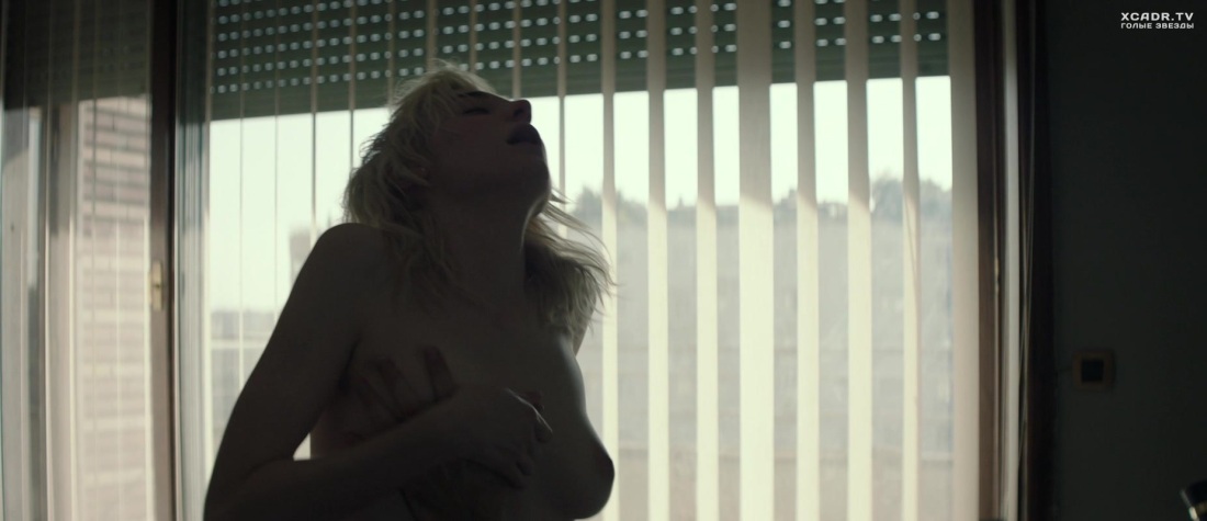 Элизабет Дебики сиськи