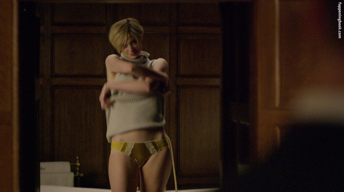 Элизабет Дебики голая в фильме