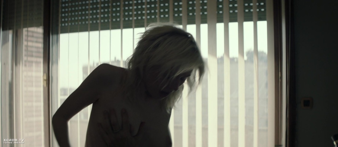 Ночной администратор Дебики голая