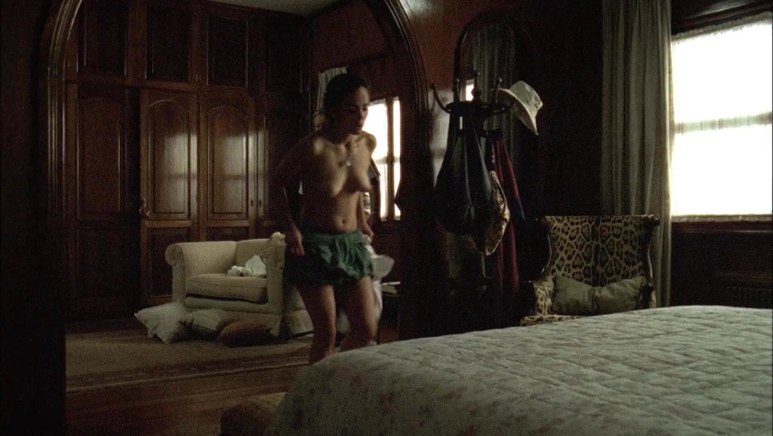 Алиси Брага голая грудь