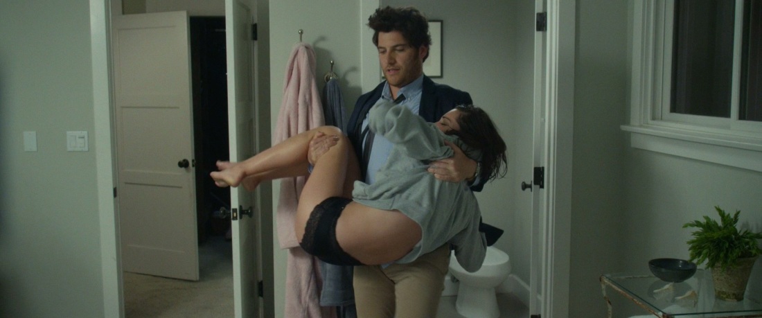 Мэгги Кью постельные сцены