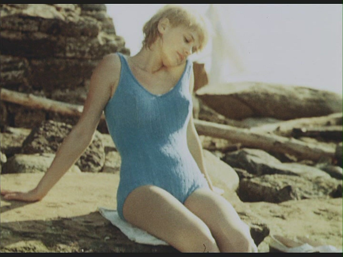 Марина неёлова в молодости в купальнике
