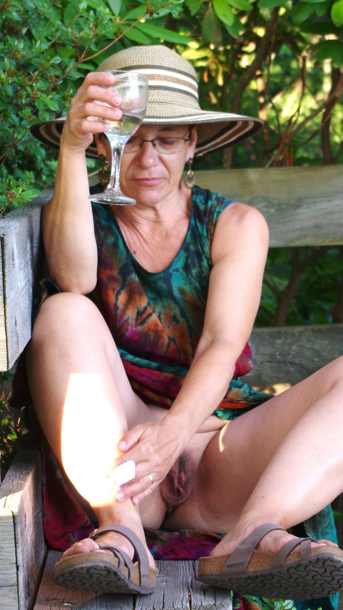 Волосатые толстушки без трусов