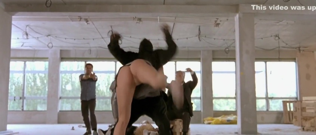 Emma Sjoberg в такси 2