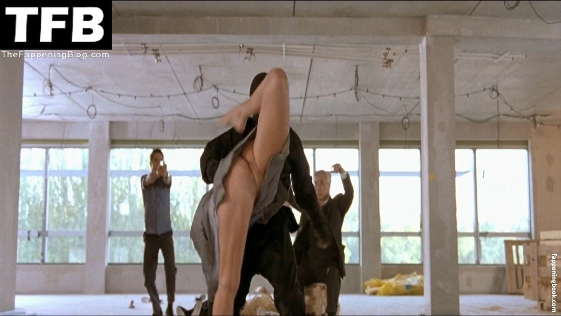 Эмма сьоберг голая в фильме такси