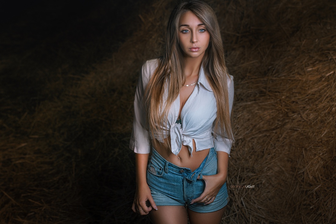 Дарья Шай в шортах