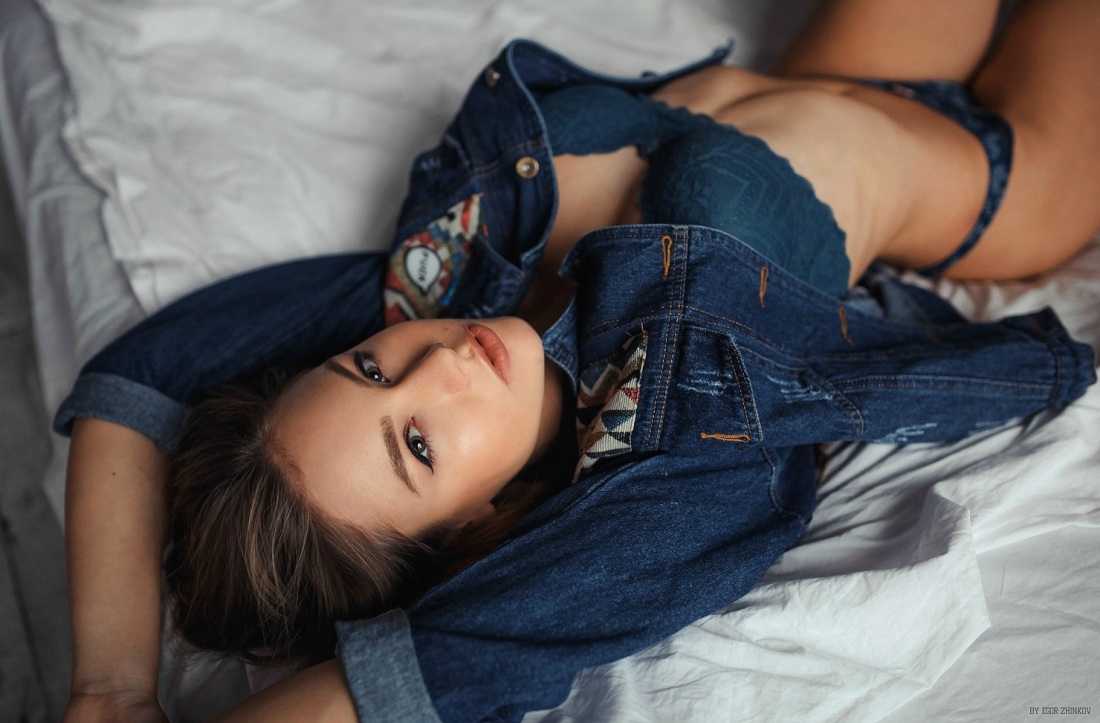 Девушки в джинсах