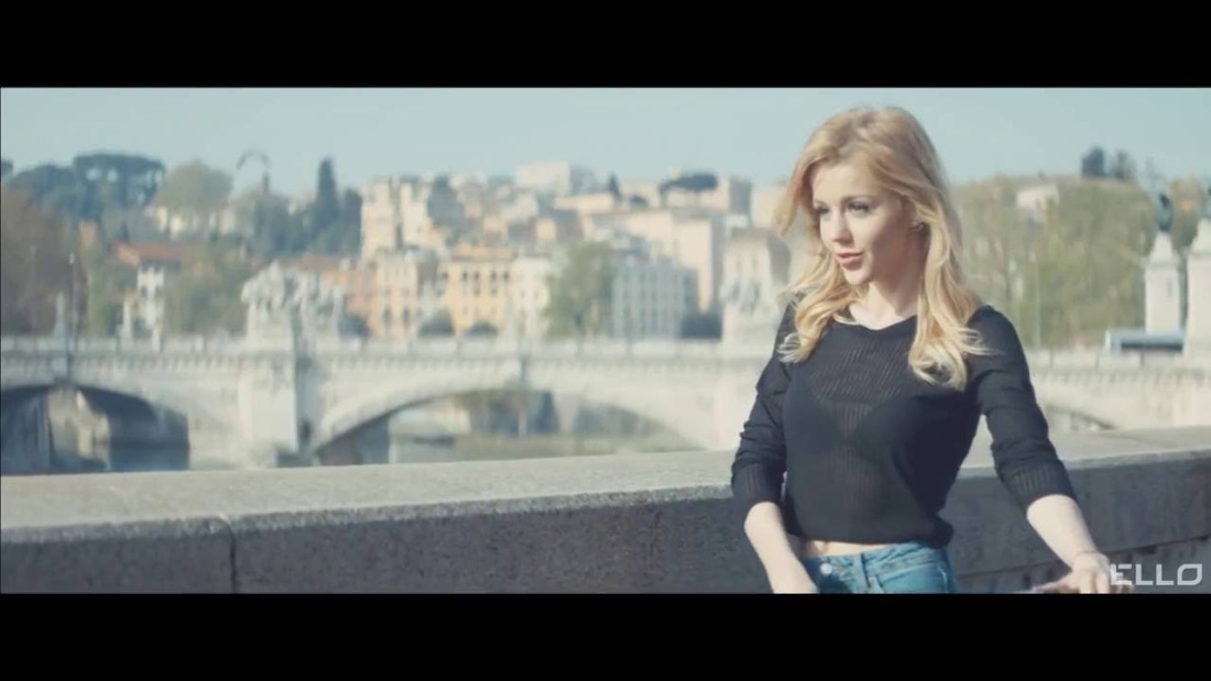 Юлиана Караулова босиком